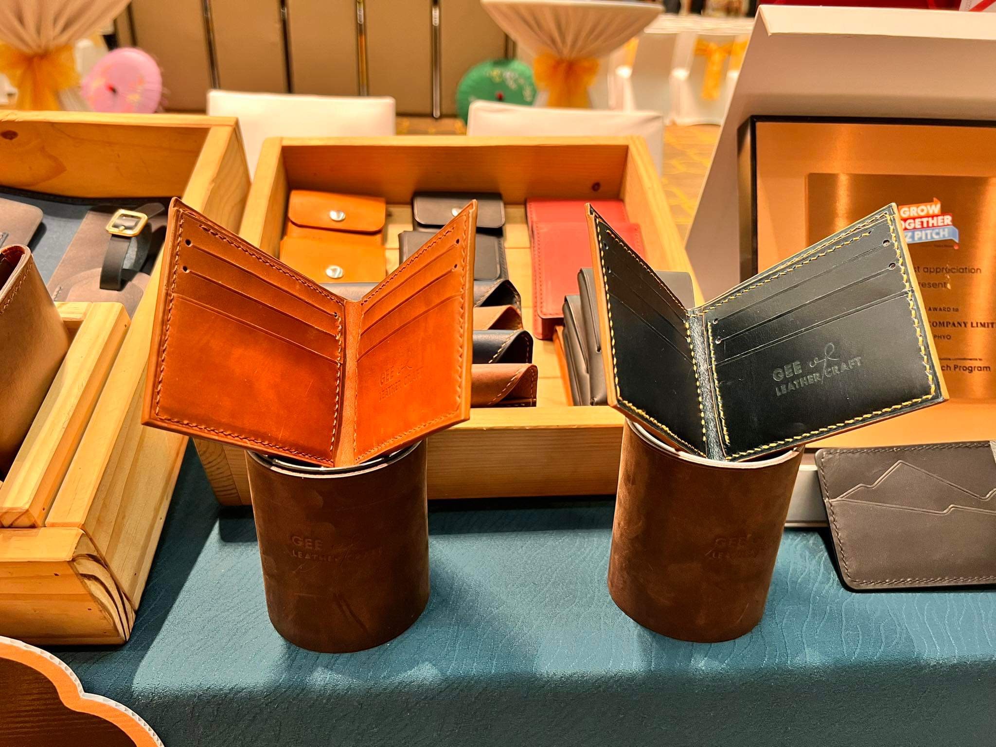 Round Zipper leather Wallet